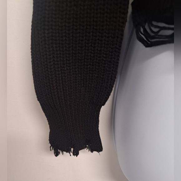 Forever 21 S Black Long Drop Sleeve Oversized Cropped Sweater Distressed - Picture 4 of 8